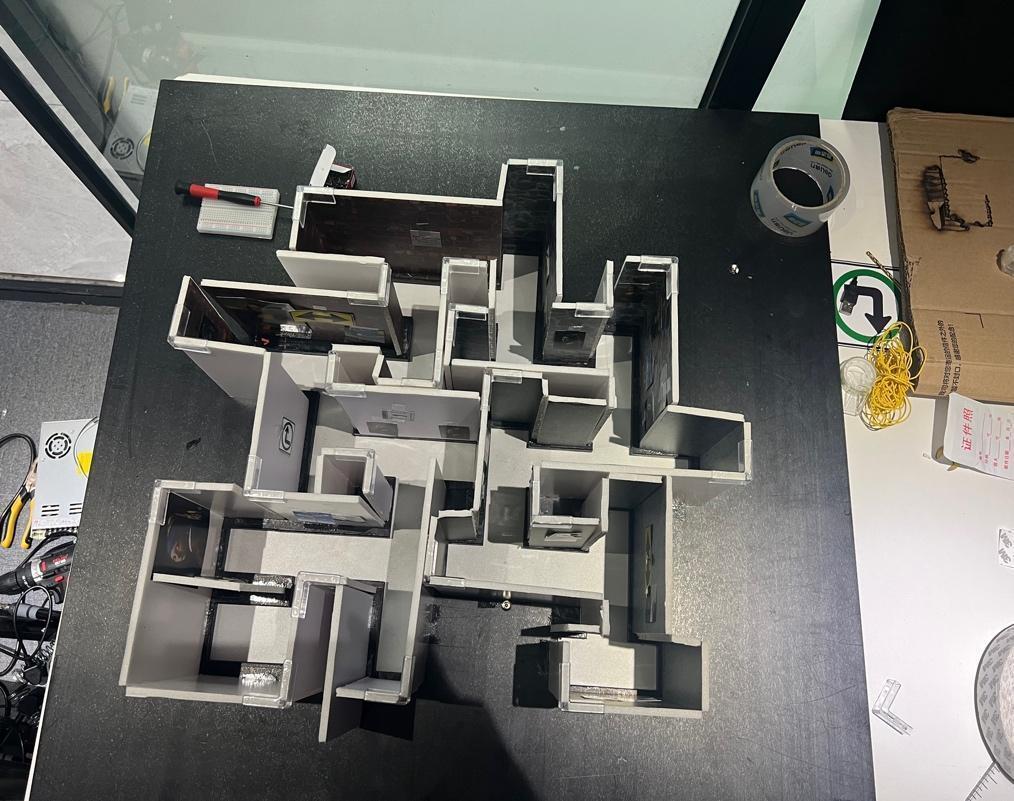 NeuroNav physical maze apparatus